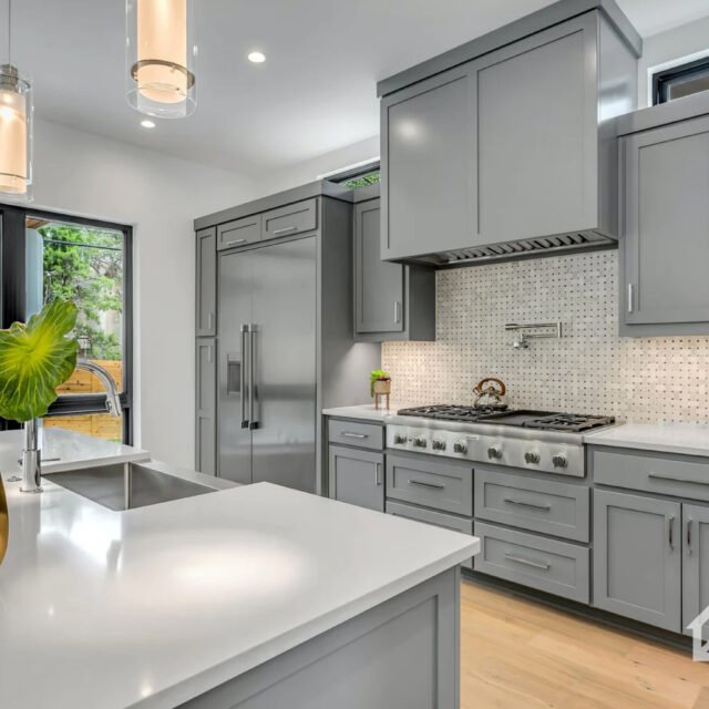 https://sarpanchpaintingandflooring.ca/wp-content/uploads/2024/04/Cabinets-paint-640x640.jpg
