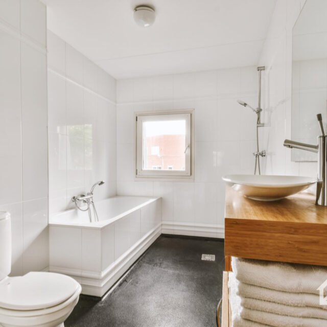 https://sarpanchpaintingandflooring.ca/wp-content/uploads/2024/04/washroom-remodeling-640x640.jpg